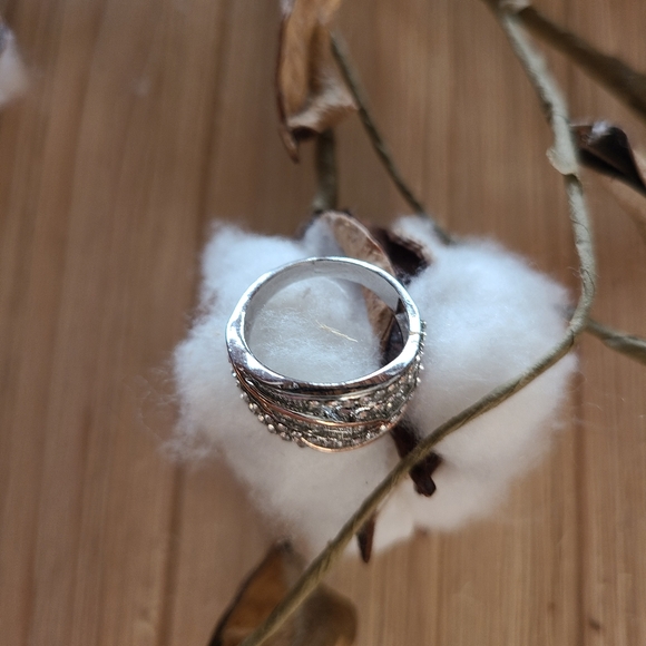 💥💥NEW💥💥Beautiful Twisted ROSE GOLD and SILVER Plated CZ cocktail ring - Picture 11 of 11